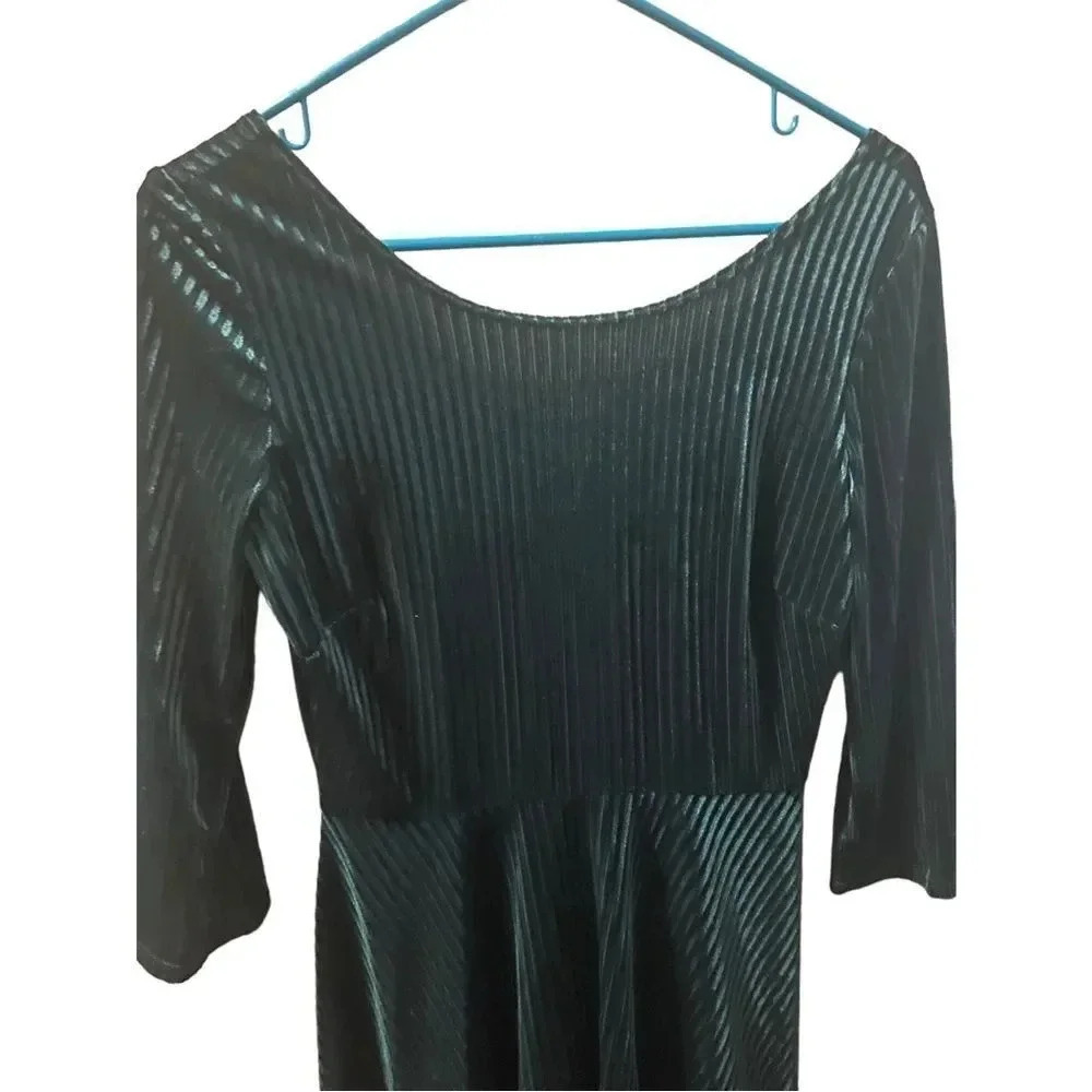 NEW Blooms In The City Velvet Dress sz Large Fitted Short Sleeve Stretch HOLIDAY - Picture 2 of 6